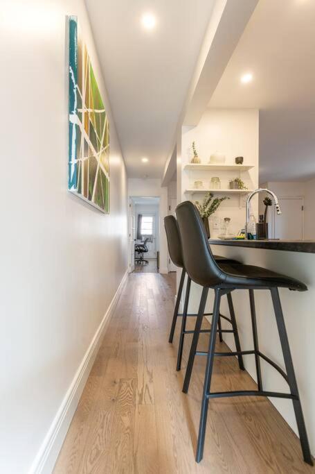 Free Parking, Beautiful 4 1/2- 2 Bedroom Apartment مونتريال المظهر الخارجي الصورة